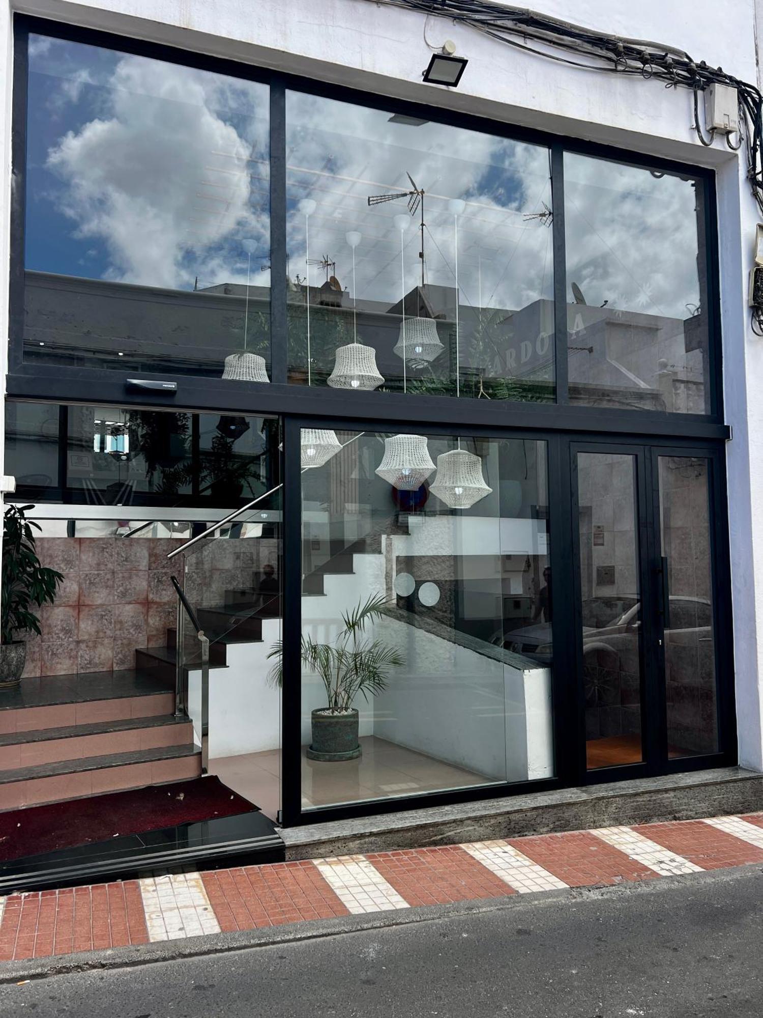 Hostal Residencia Cardona Арресифе Экстерьер фото