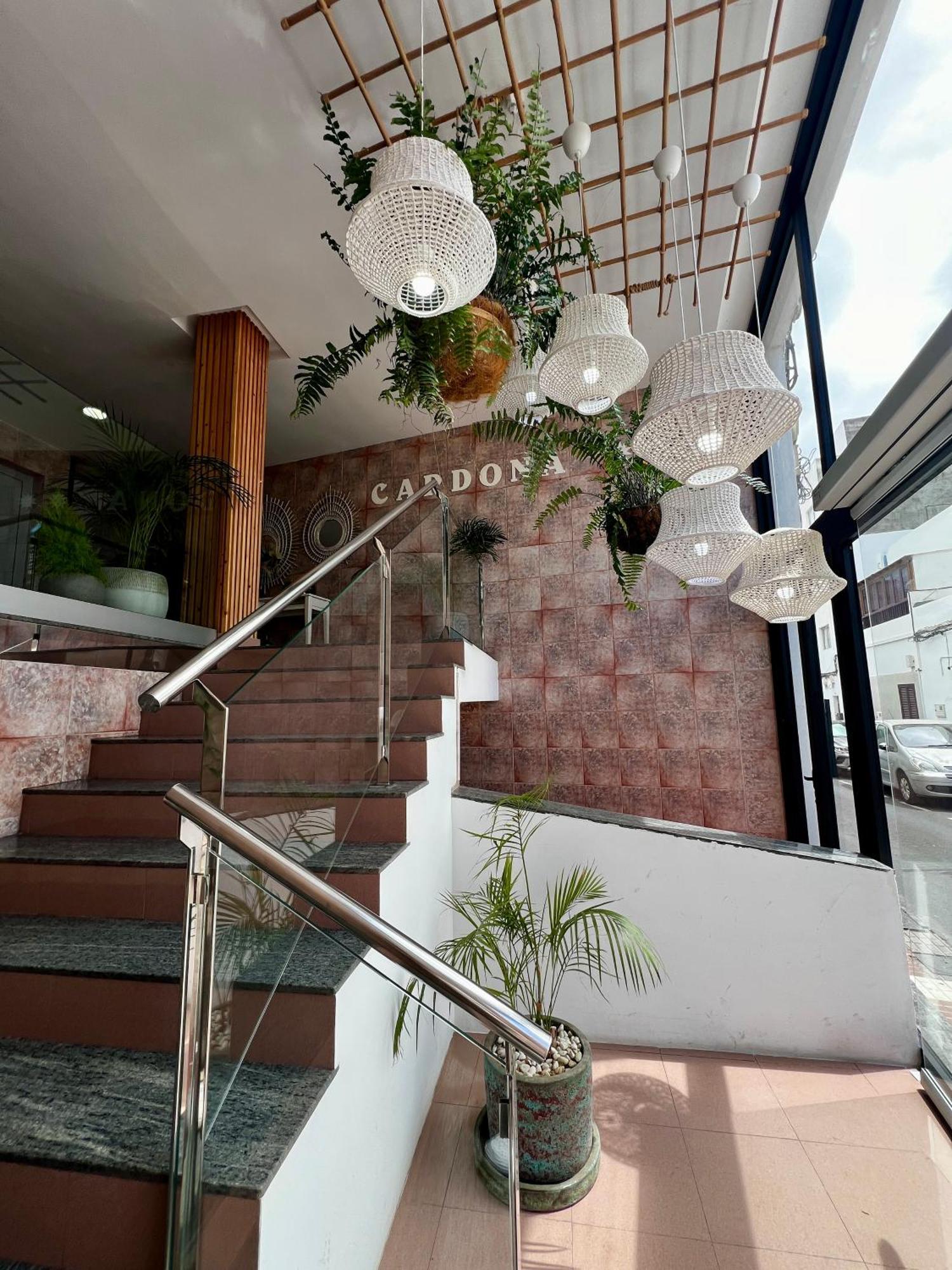 Hostal Residencia Cardona Арресифе Экстерьер фото