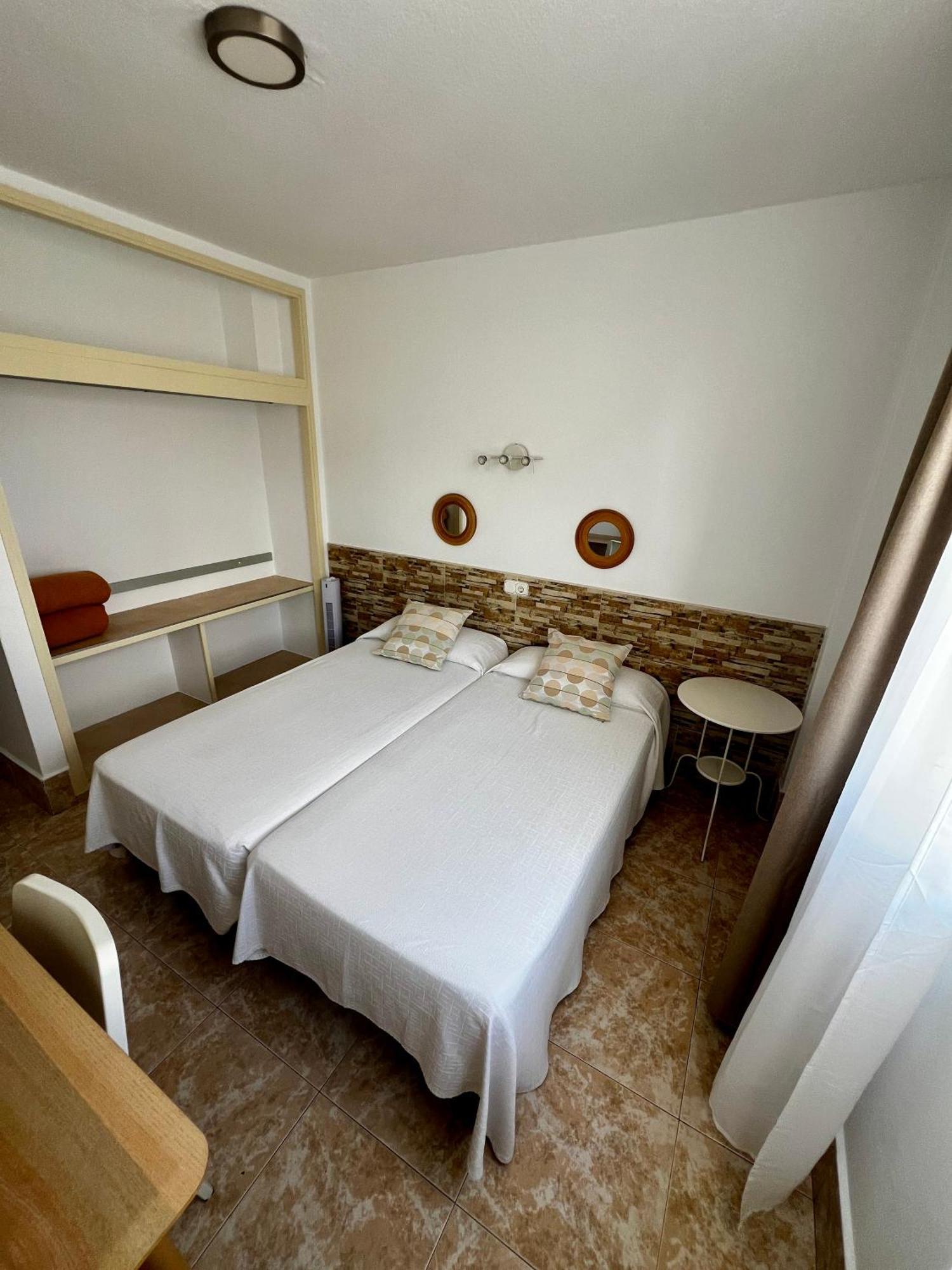 Hostal Residencia Cardona Арресифе Экстерьер фото