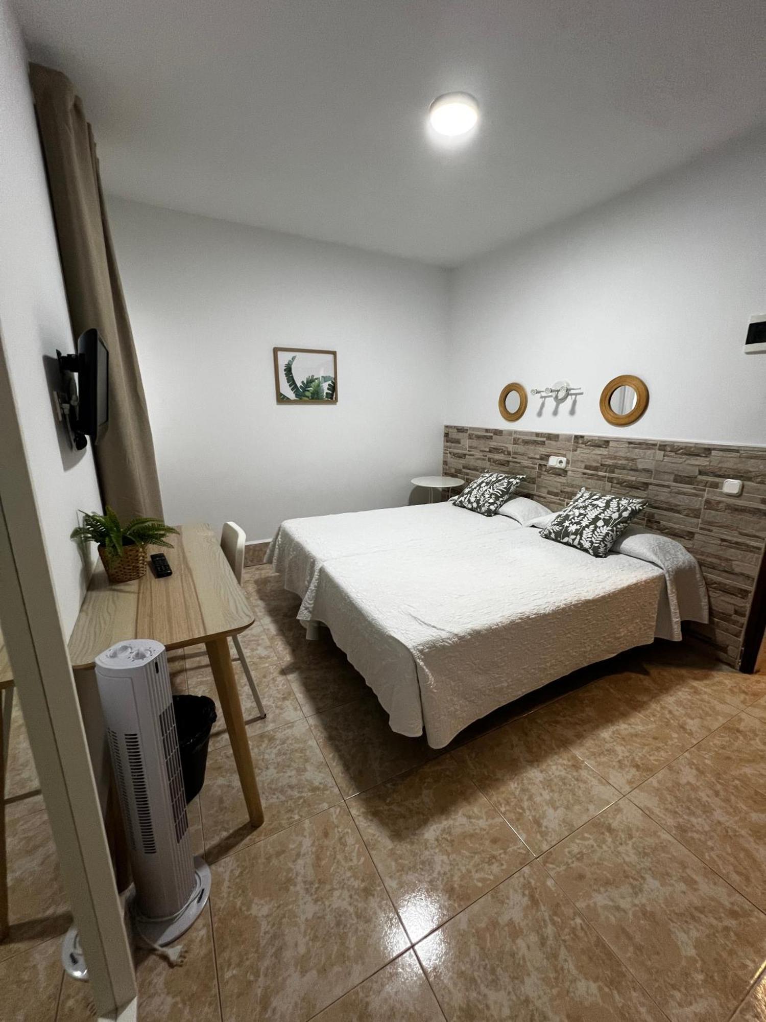 Hostal Residencia Cardona Арресифе Экстерьер фото